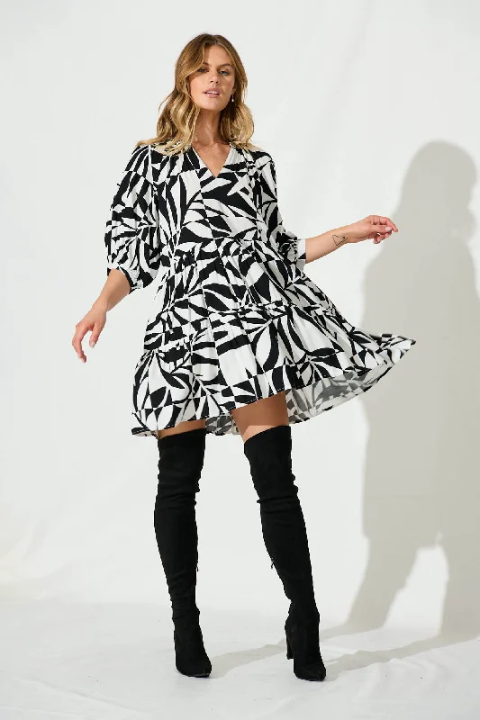 Debby Smock Dress In White With Black Print