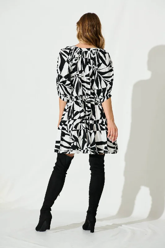 Debby Smock Dress In White With Black Print