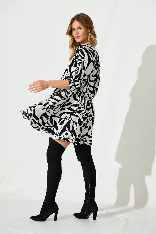 Debby Smock Dress In White With Black Print