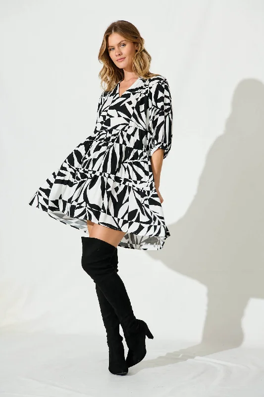 Debby Smock Dress In White With Black Print