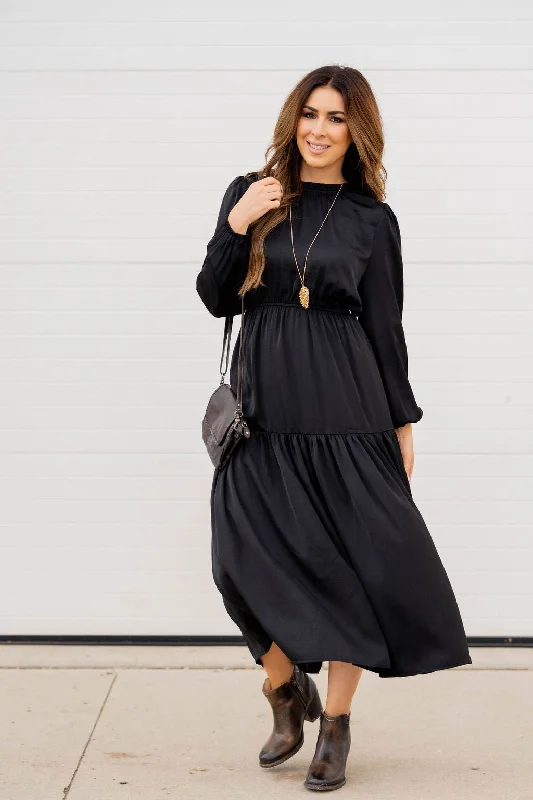 Elegant Tiered Long Sleeve Maxi Dress