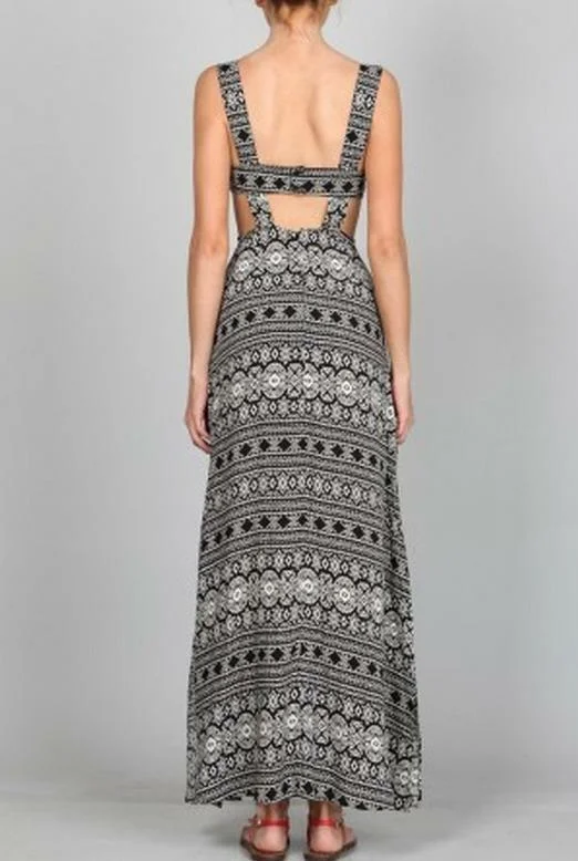 En Créme Black Medallion Print Maxi Dress