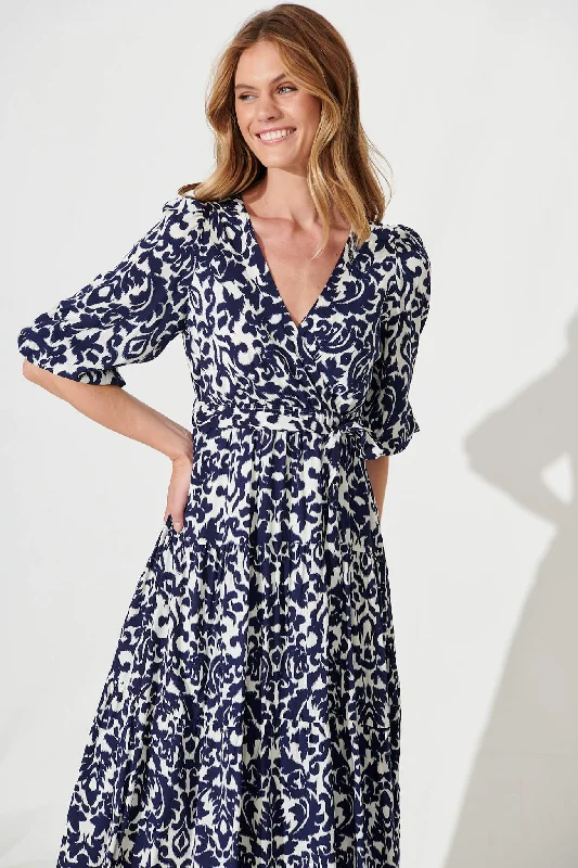 Kintan Dress In White With Navy Print