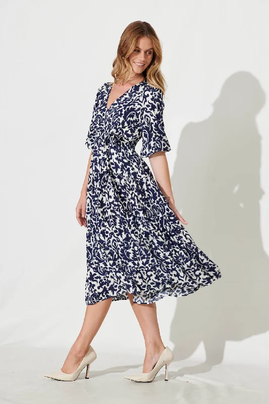 Kintan Dress In White With Navy Print