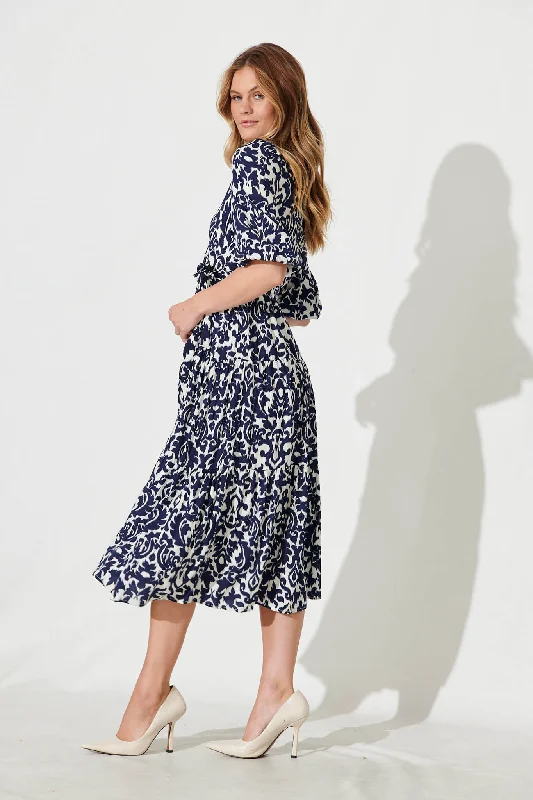 Kintan Dress In White With Navy Print