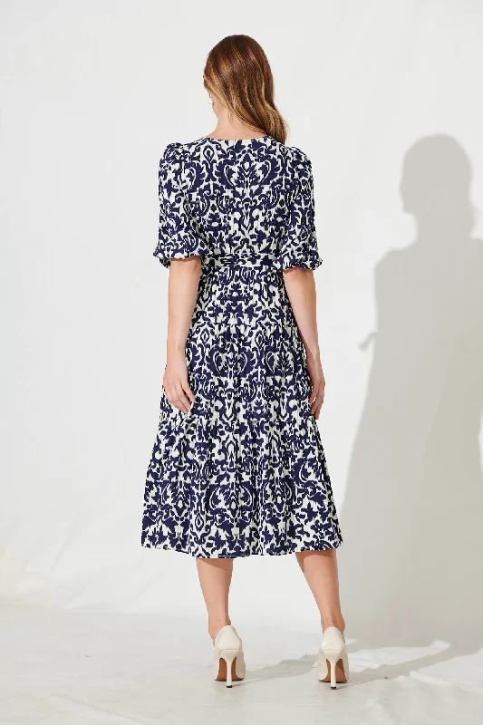 Kintan Dress In White With Navy Print