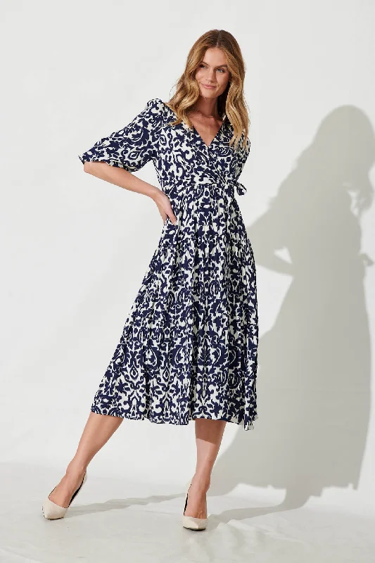 Kintan Dress In White With Navy Print