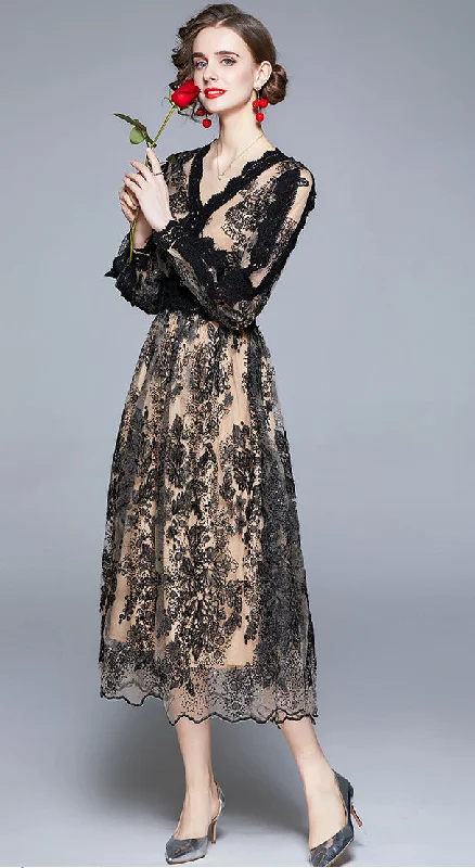 Lace lace V-neck long sleeved slim fitting mesh sequin embroidered long dress