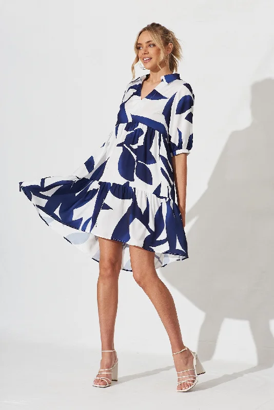 Tamira Smock Dress In White With Navy Print