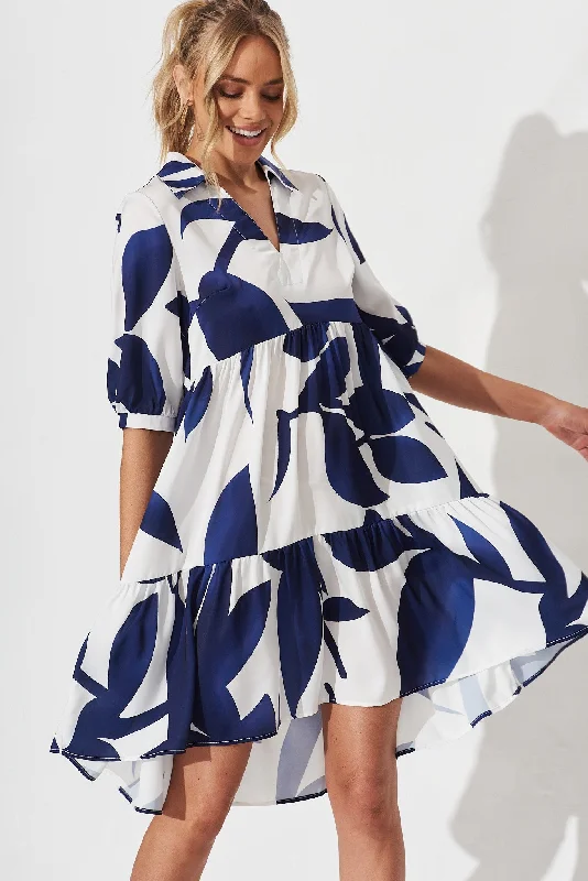 Tamira Smock Dress In White With Navy Print