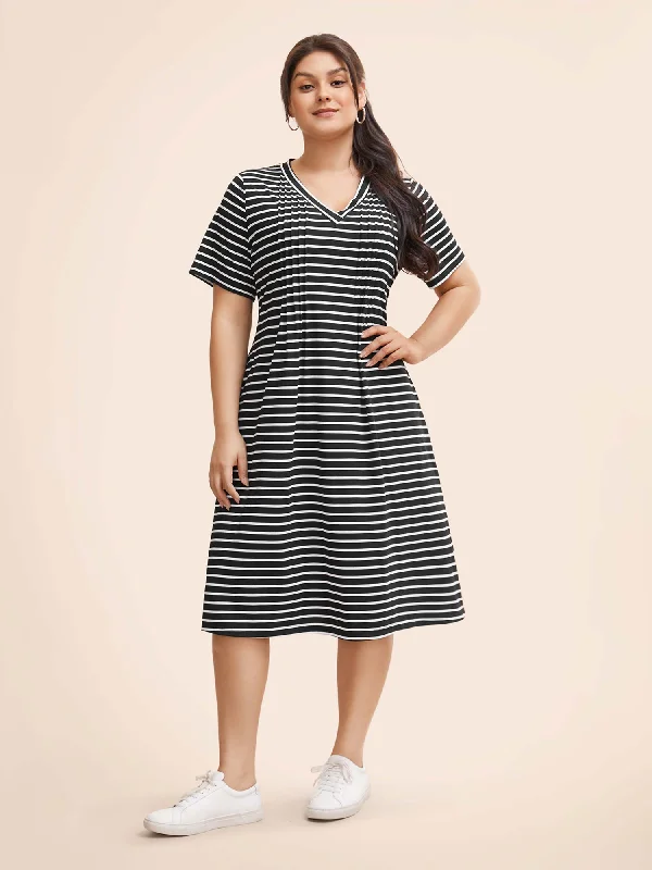 V Neck Striped Pleated Midi Dress